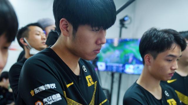 的背后还有 的背后还有