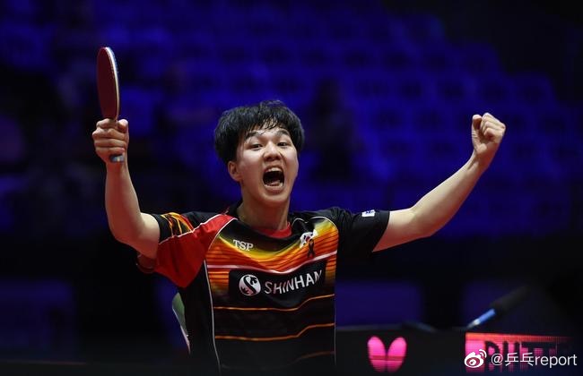 场球员通过 场球员通过