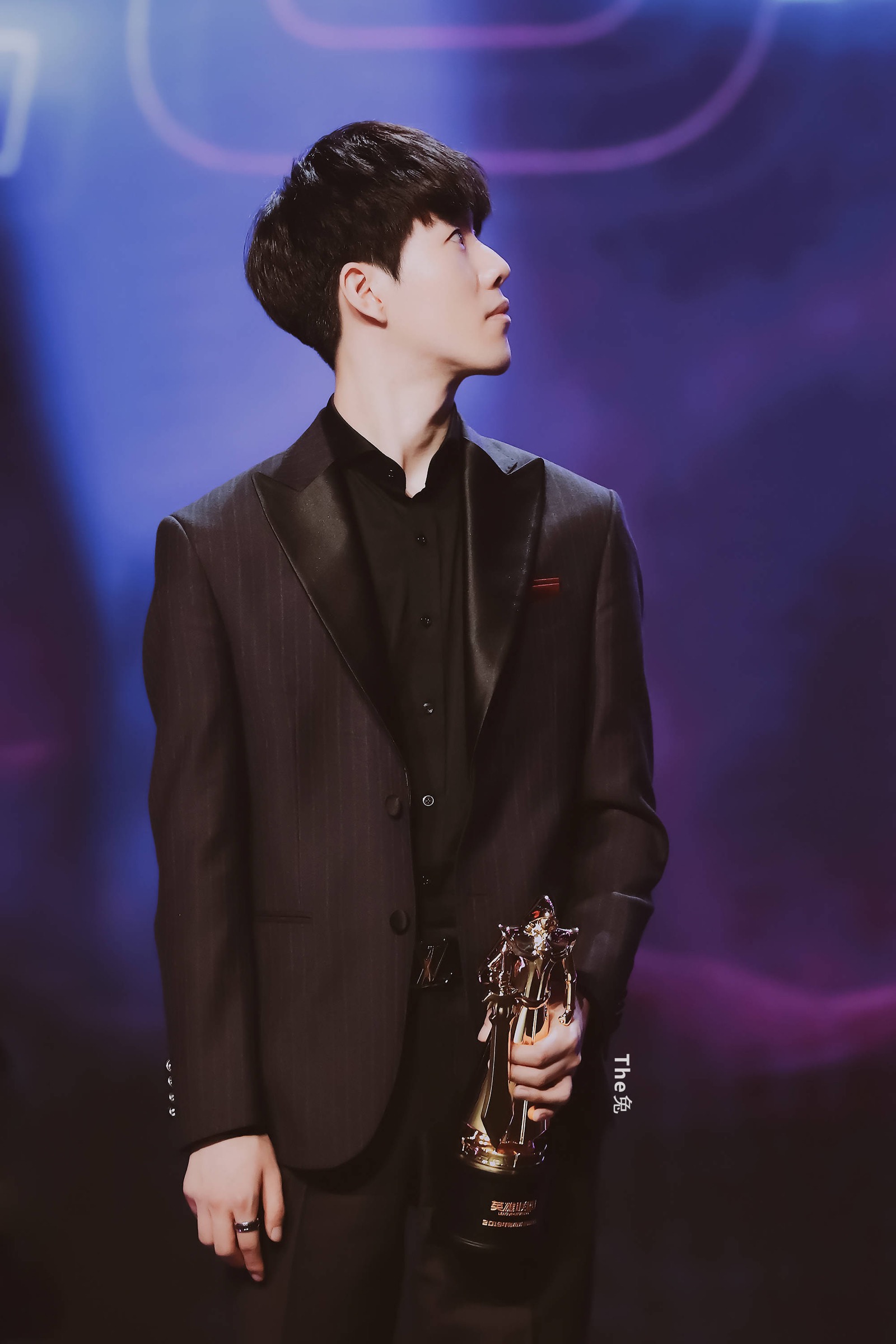 虽然面对的 虽然面对的