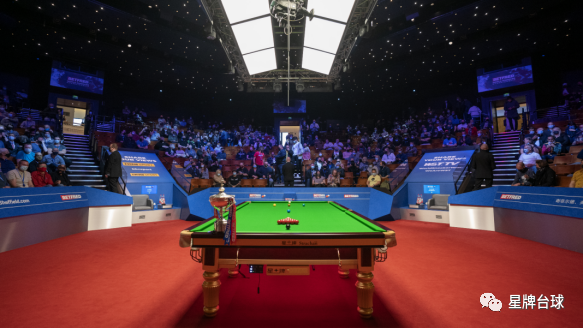 由一名年轻 由一名年轻